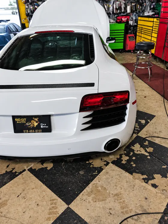 Audi R8, rear glass